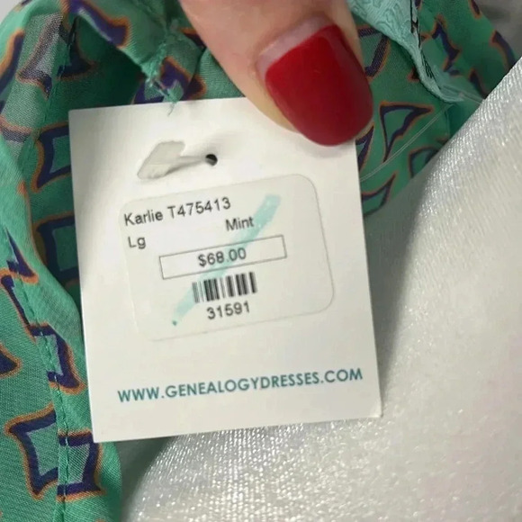 Karlie Scoop Neck Button Back Roll Tab Sleeve Pullover Top Size Large Mint NWT - Picture 3 of 9